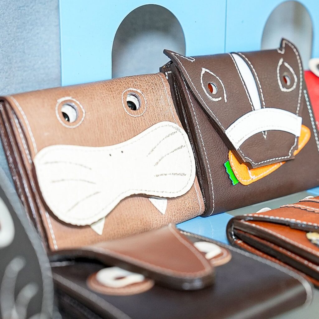 時を重ねた匠の技。 革と真摯に向き合った、職人が造る逸品。